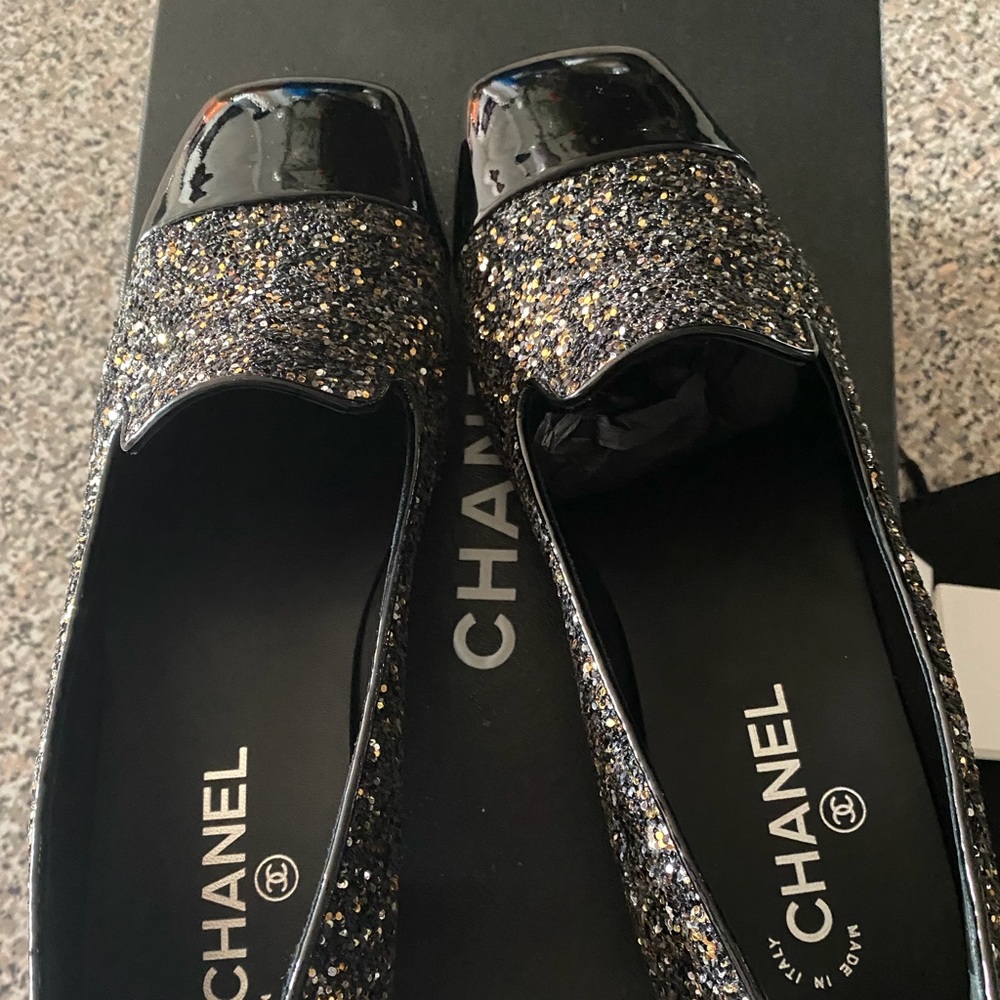 Chanel glitter shoe